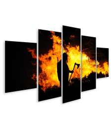 Bild auf Leinwand Darstellung eines tapferen Wikingers inmitten eines brennenden Gebäudes