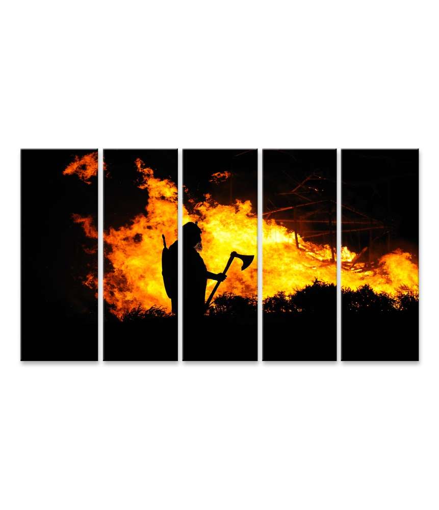 Bild auf Leinwand Darstellung eines tapferen Wikingers inmitten eines brennenden Gebäudes