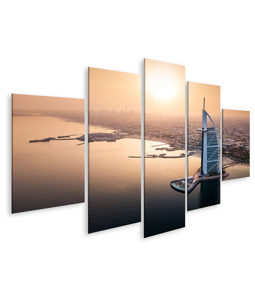 Islandburner Bild auf Leinwand Luftbild von Dubais luxuriöser Skyline und Seaside Hotels beim Sonnenaufgang