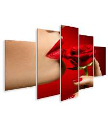 Bild auf Leinwand Verführerisches Model küsst eine rote Rose mit sinnlichen Lippen