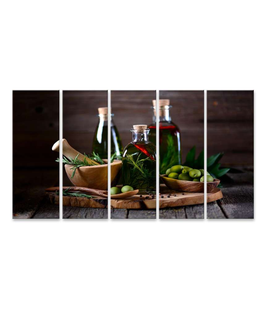 Bild auf Leinwand Olivenöl und Flaschen mit Kräutern vor dunklem Hintergrund