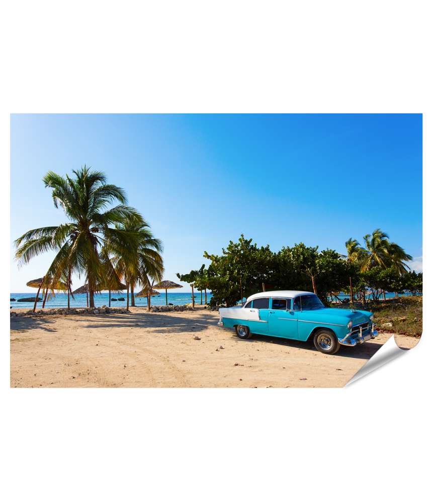 Islandburner Premium Poster Vintage Oldtimer am malerischen Strand in Kuba als Wandbild