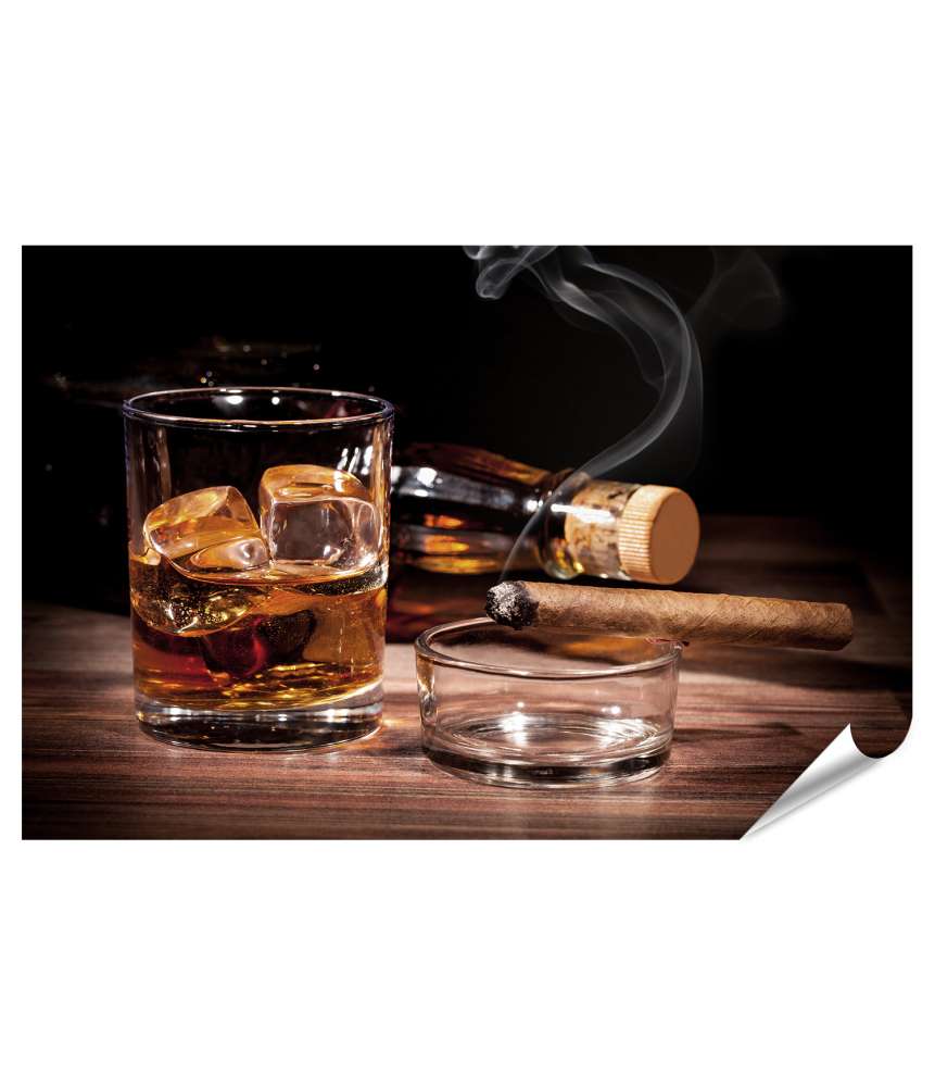 Islandburner Premium Poster Schwarzer Hintergrund mit Glas Whiskey und Zigarre als Wandbild