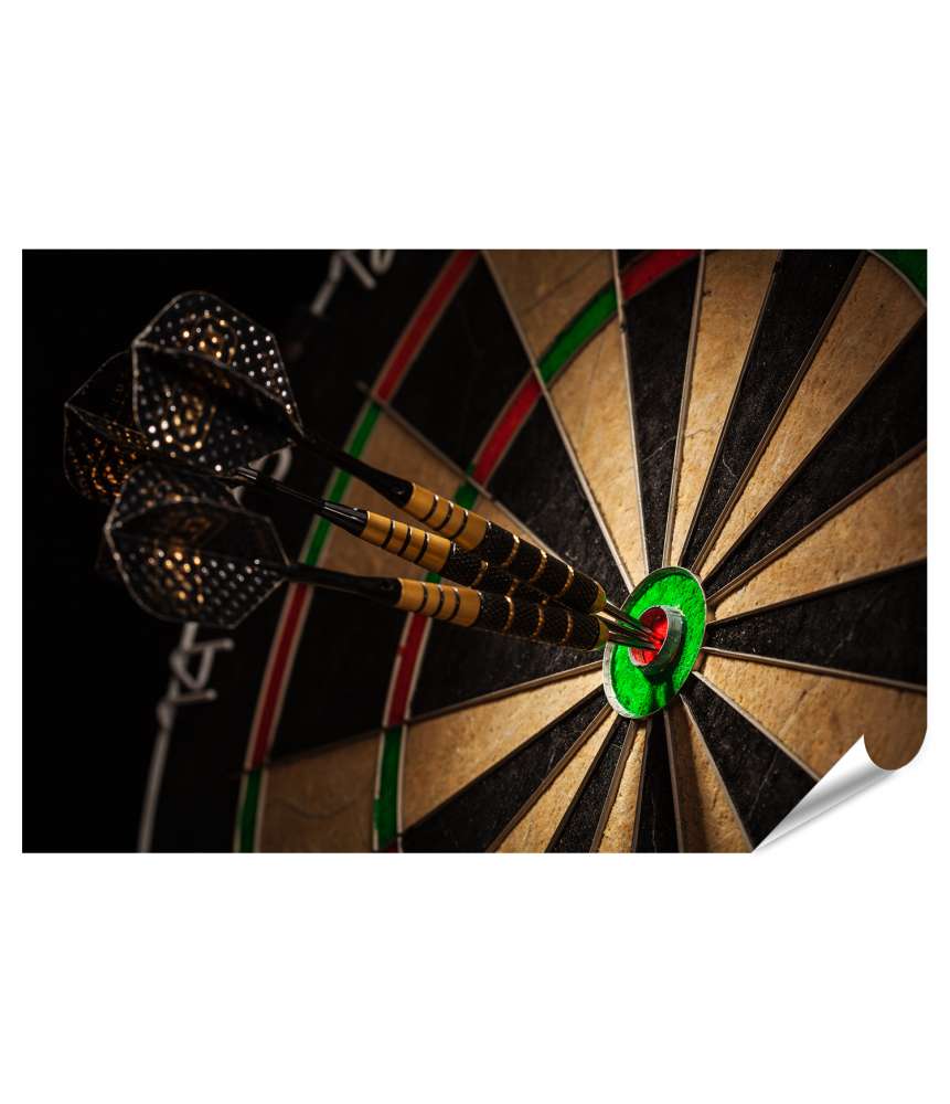 Islandburner Premium Poster Drei Darts treffen perfekt das Bullseye einer Dartscheibe