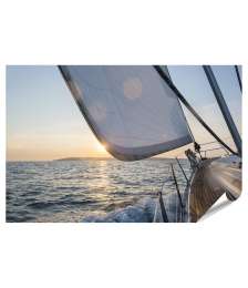 Premium Poster Luxuriöses Segelboot auf offenem Meer bei Sonnenuntergang