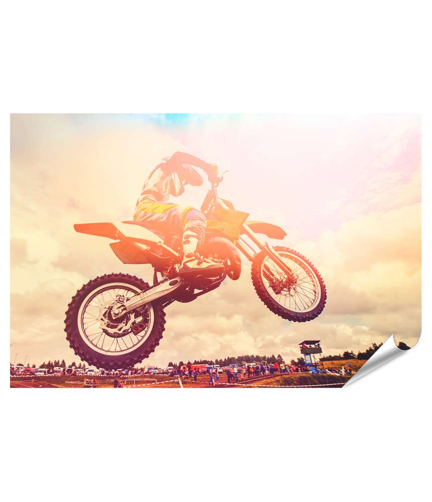 Premium Poster Motocross-Rennfahrer auf Dirtbike macht spektakuläre Sprünge im Gelände